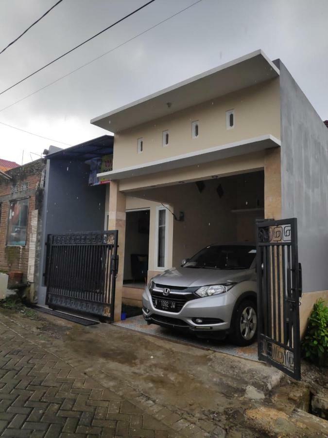 Homestay Wahyudi 1 syariah Tlekung Bagian luar foto