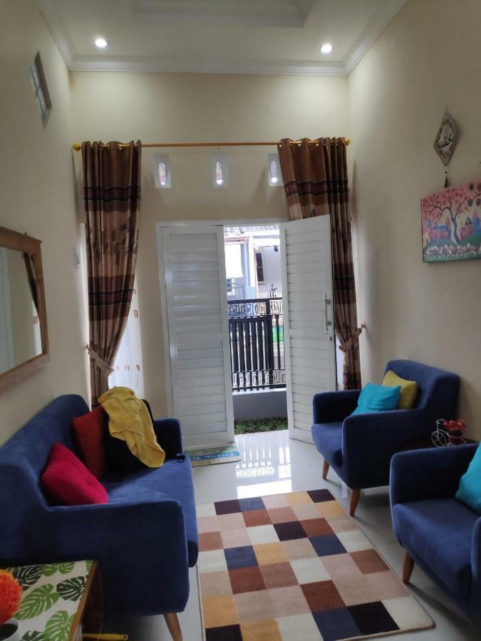 Homestay Wahyudi 1 syariah Tlekung Bagian luar foto